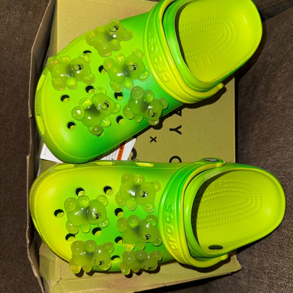 Lazy Oaf X Crocs - Picture 3 of 3